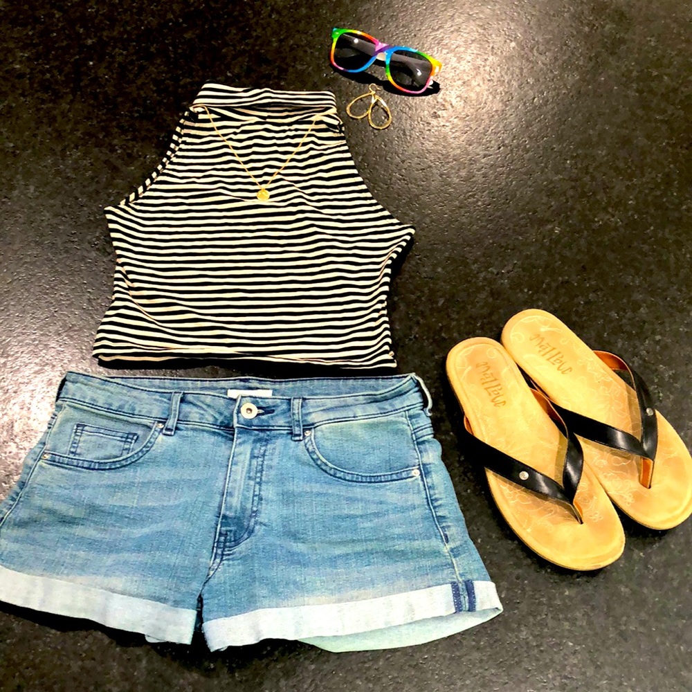 Sleeveless Mock Turtleneck Striped Crop Top